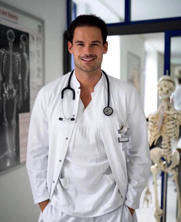 Dr.Noah Ben Henry