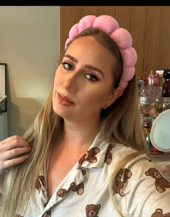 Nicole  Aniston